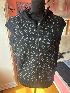 NWT Distressed NYC Leopard Jacquard Zip Hoodie Vest Black S M L
